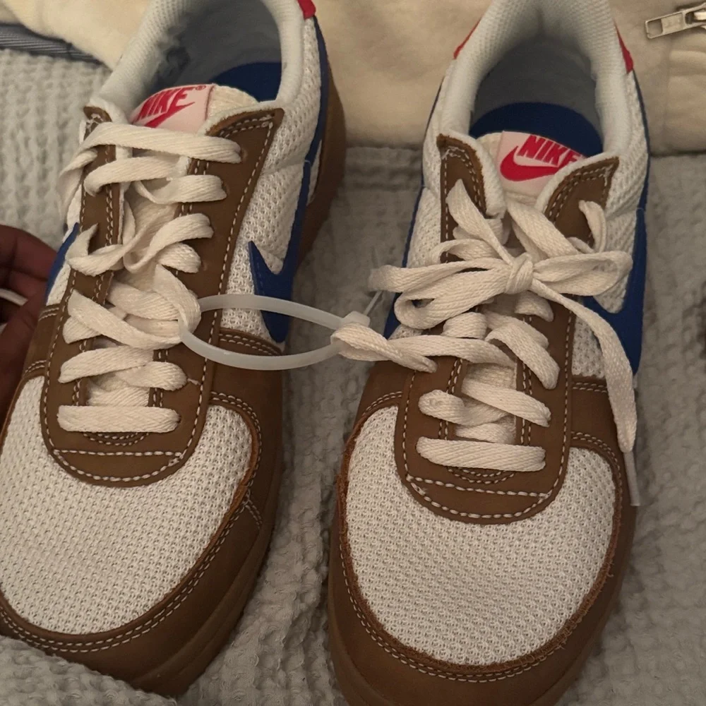 NEW NIKE Men's Field General Blue white red and Brown Sneakers size 8 men